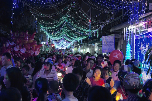 Tưng bừng xóm đạo trong đêm Noel ảnh 2